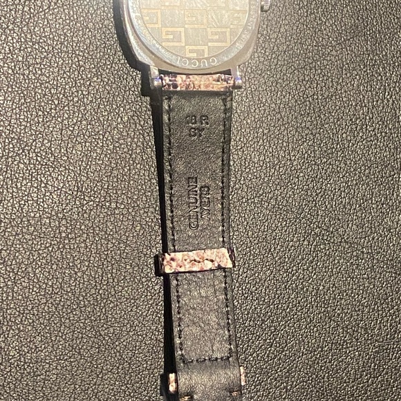 New Authentic Gucci watch - Picture 3 of 6